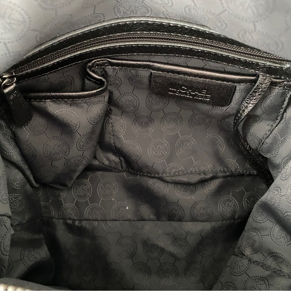 ⭐️HOST PICK⭐️ Michael Kors Metallic Hobo Bag - Picture 12 of 16